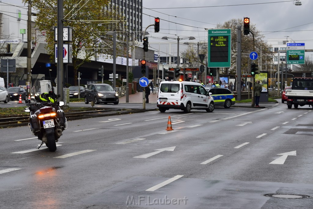 VU PKW KVB Bahn Koeln Deutz Deutz Muelheimerstr P59.JPG - Miklos Laubert